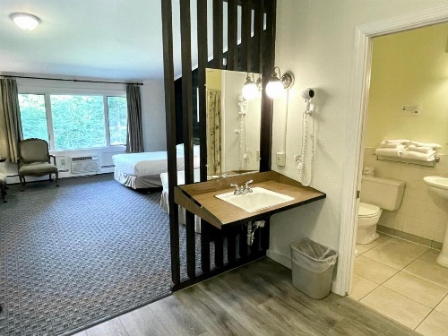 Toll Road Inn image 10